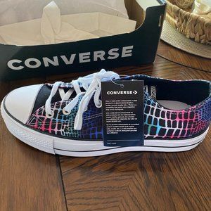 Converse Women's Chuck sneakers